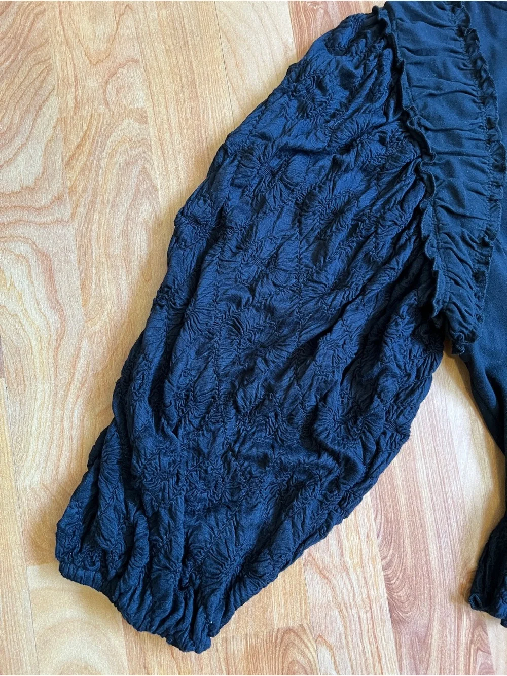 VGUC Free People Black Ruffled Puff Sleeve Long Sleeve Olivia Top